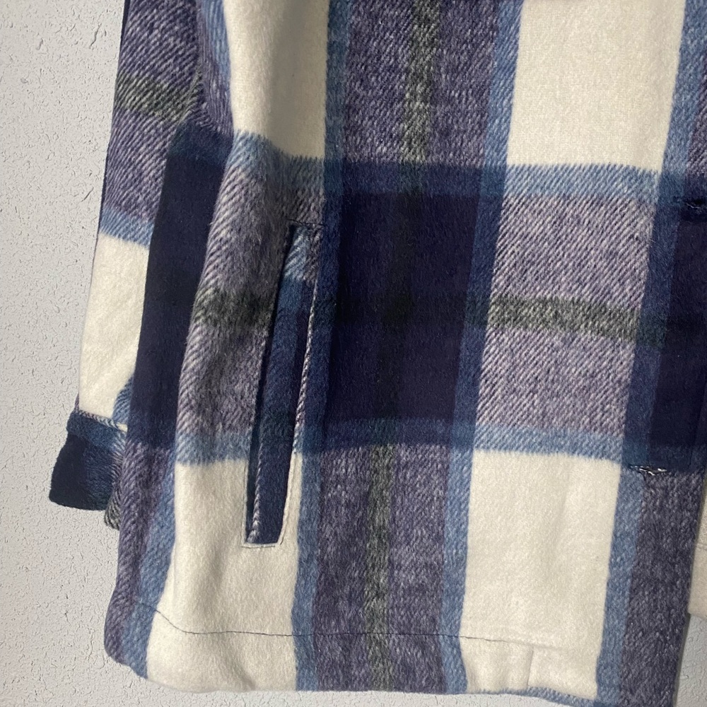 Oversized Flannel Jacket - Picture 7 of 8